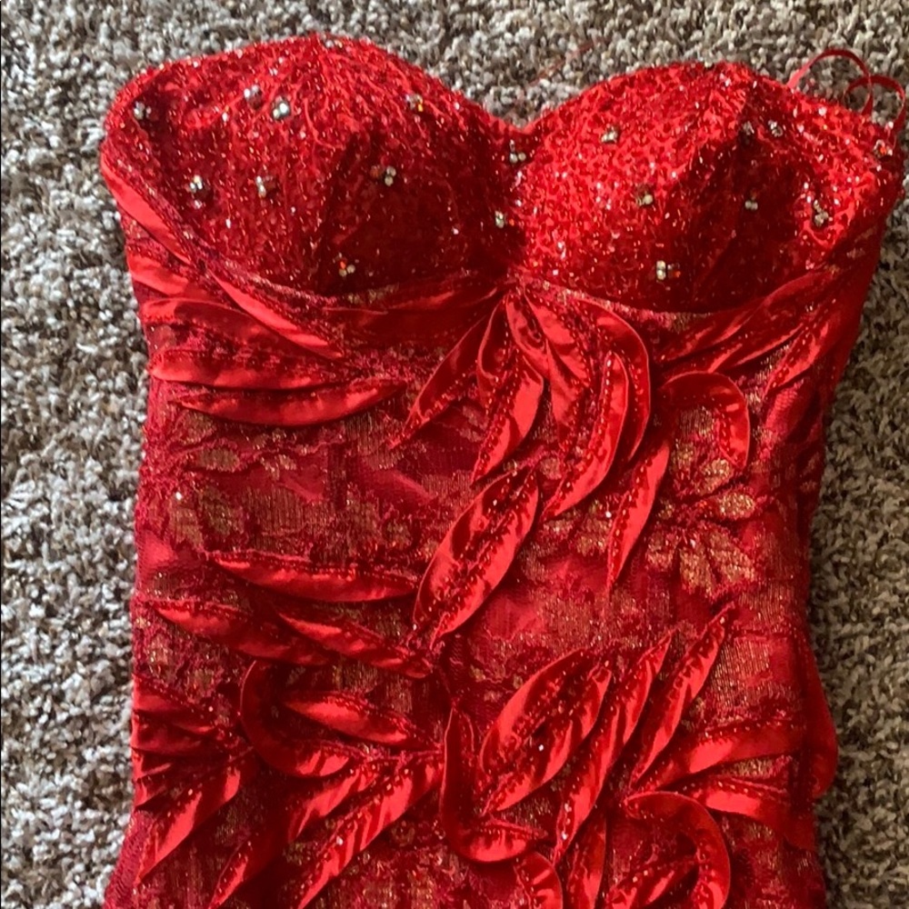Ball gown 4 sell - Picture 2 of 3